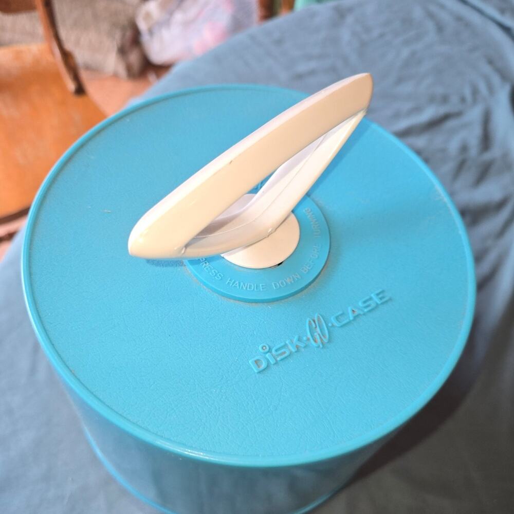 Disk-Go-Case Light Blue Vinyl Record Holder 45's - Picture 2 of 3